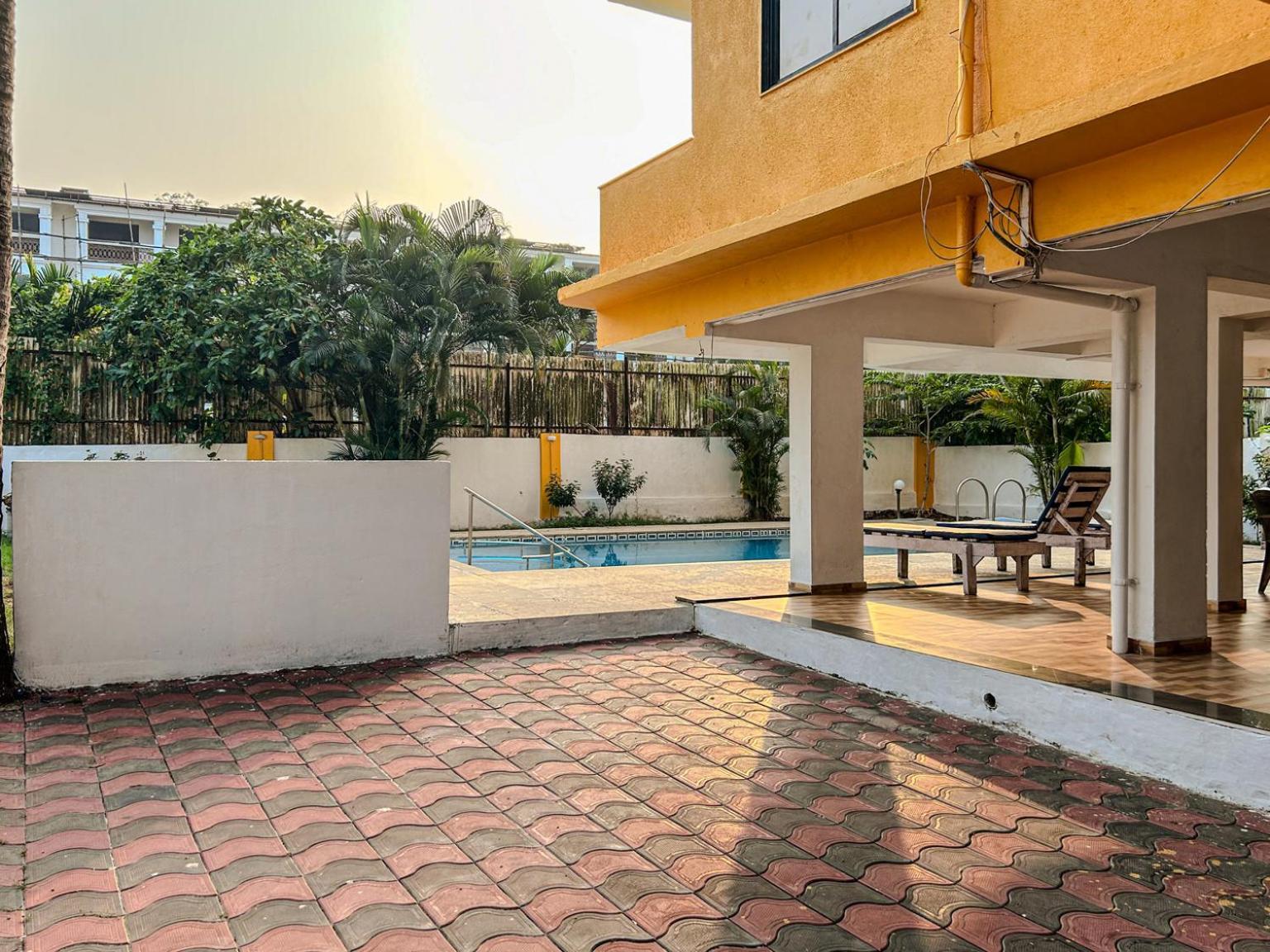 Отель La Costa Residency Анжуна Экстерьер фото