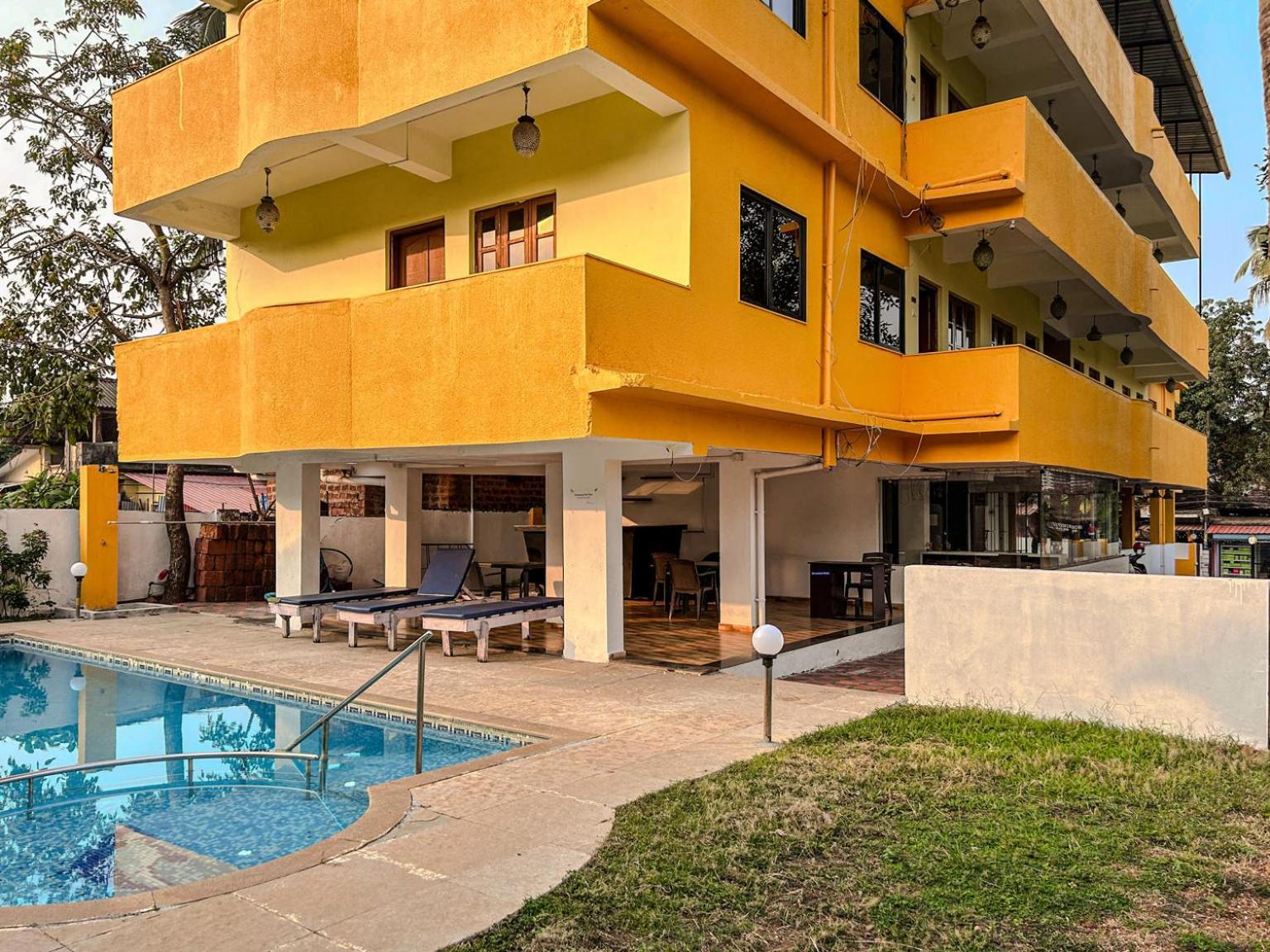 Отель La Costa Residency Анжуна Экстерьер фото