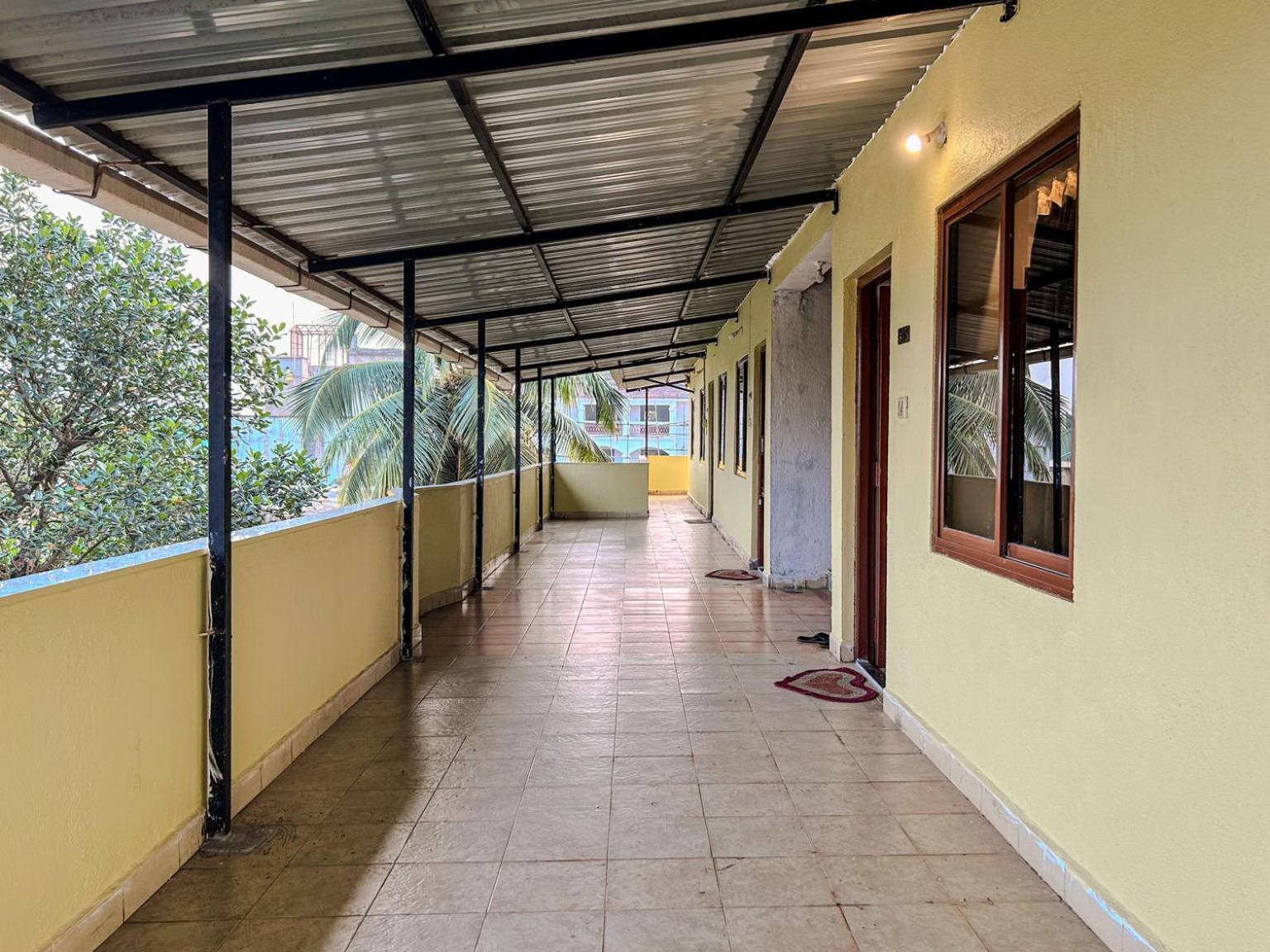 Отель La Costa Residency Анжуна Экстерьер фото