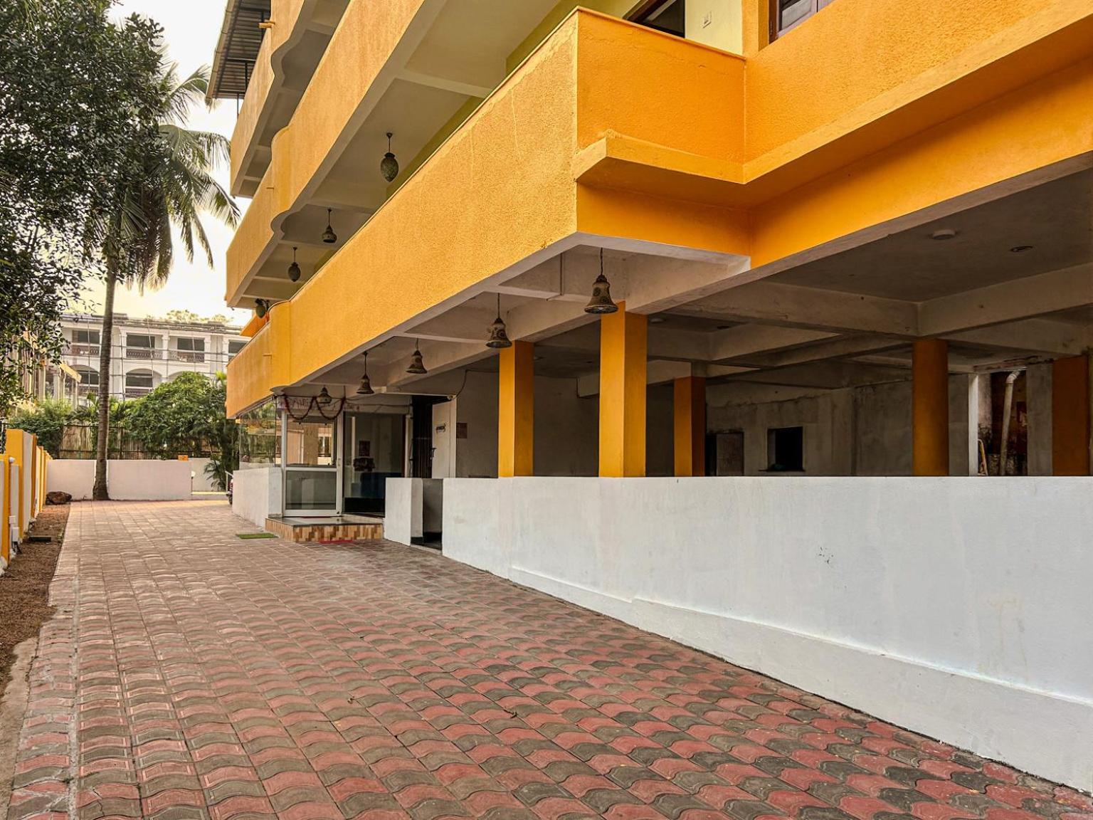 Отель La Costa Residency Анжуна Экстерьер фото
