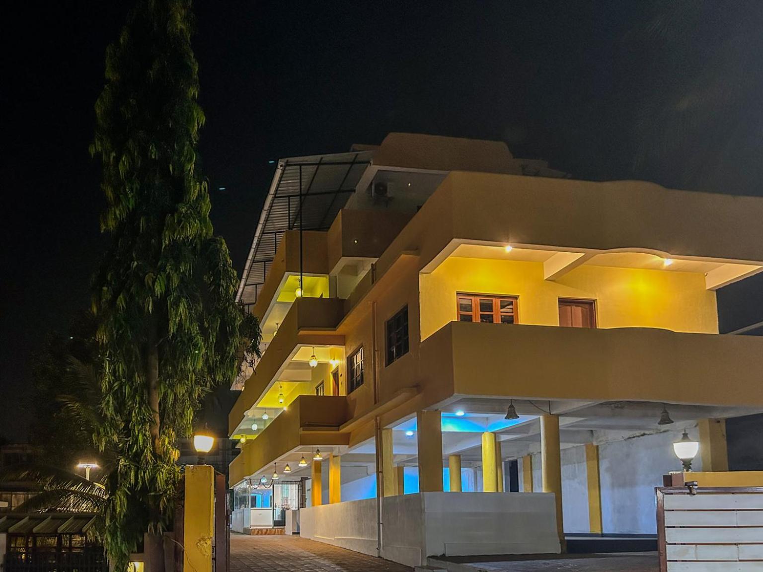 Отель La Costa Residency Анжуна Экстерьер фото