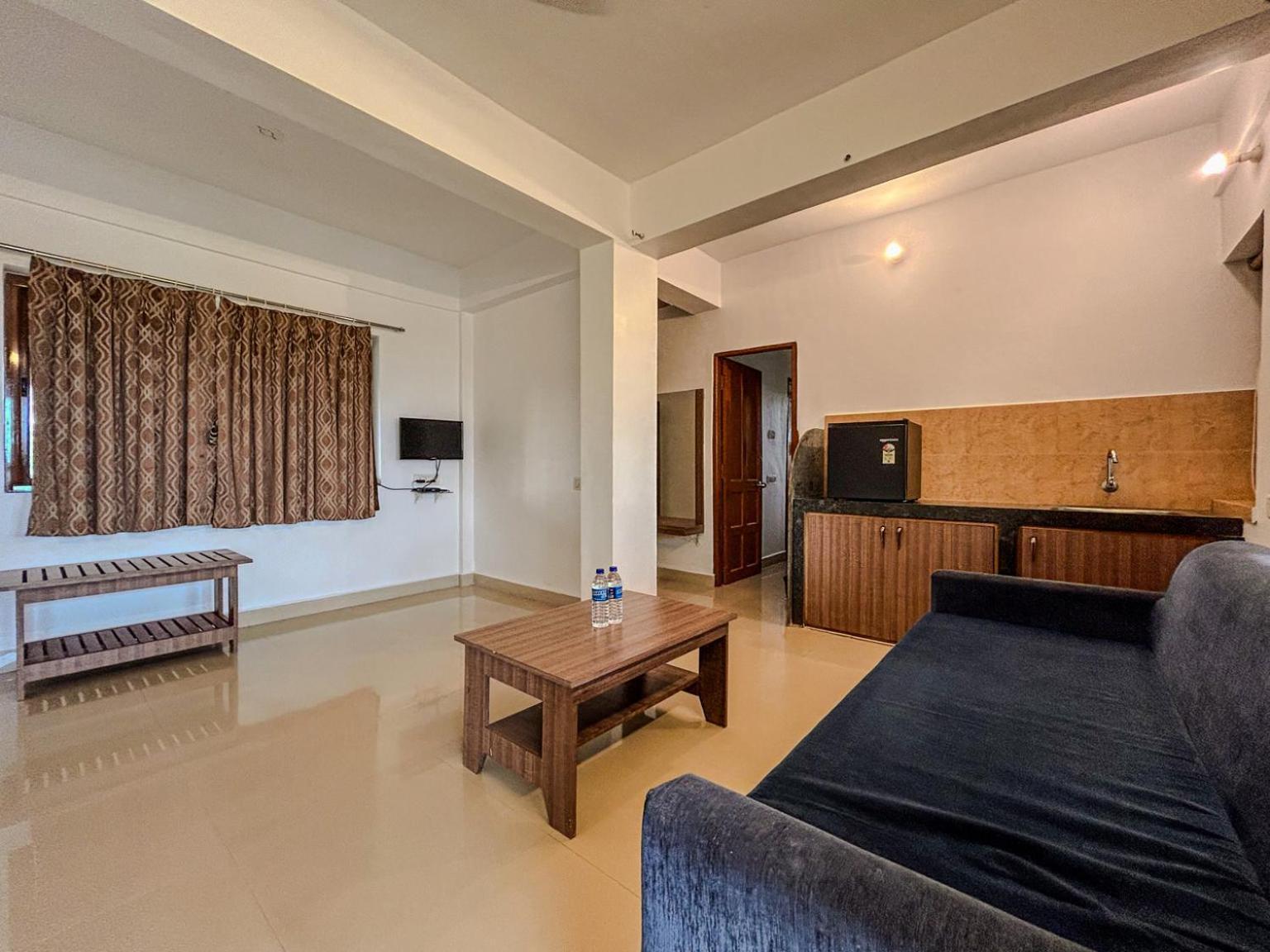 Отель La Costa Residency Анжуна Экстерьер фото
