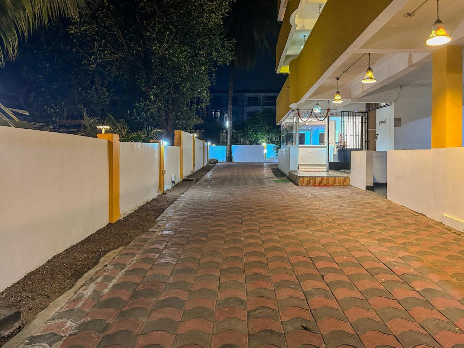Отель La Costa Residency Анжуна Экстерьер фото