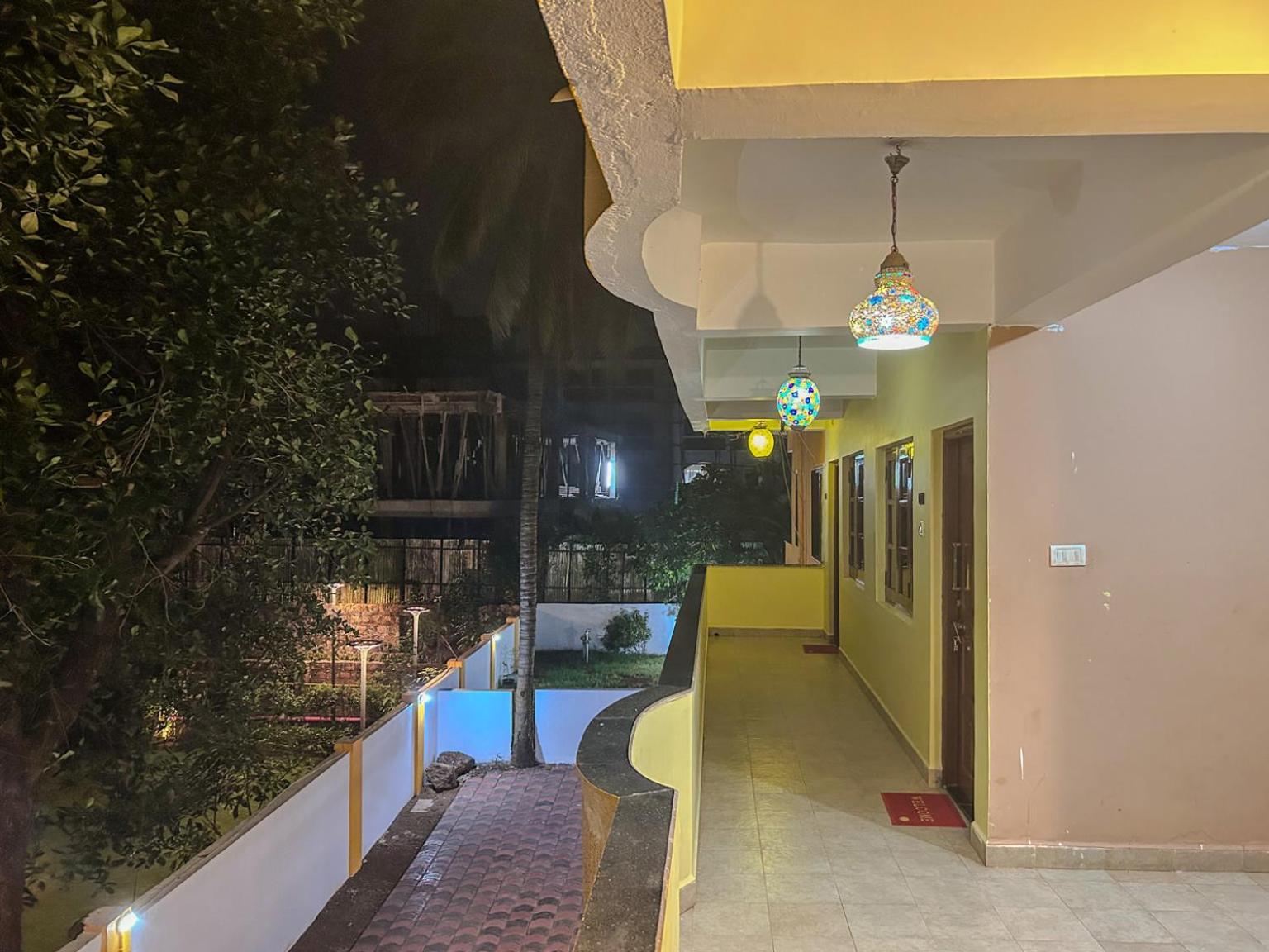 Отель La Costa Residency Анжуна Экстерьер фото