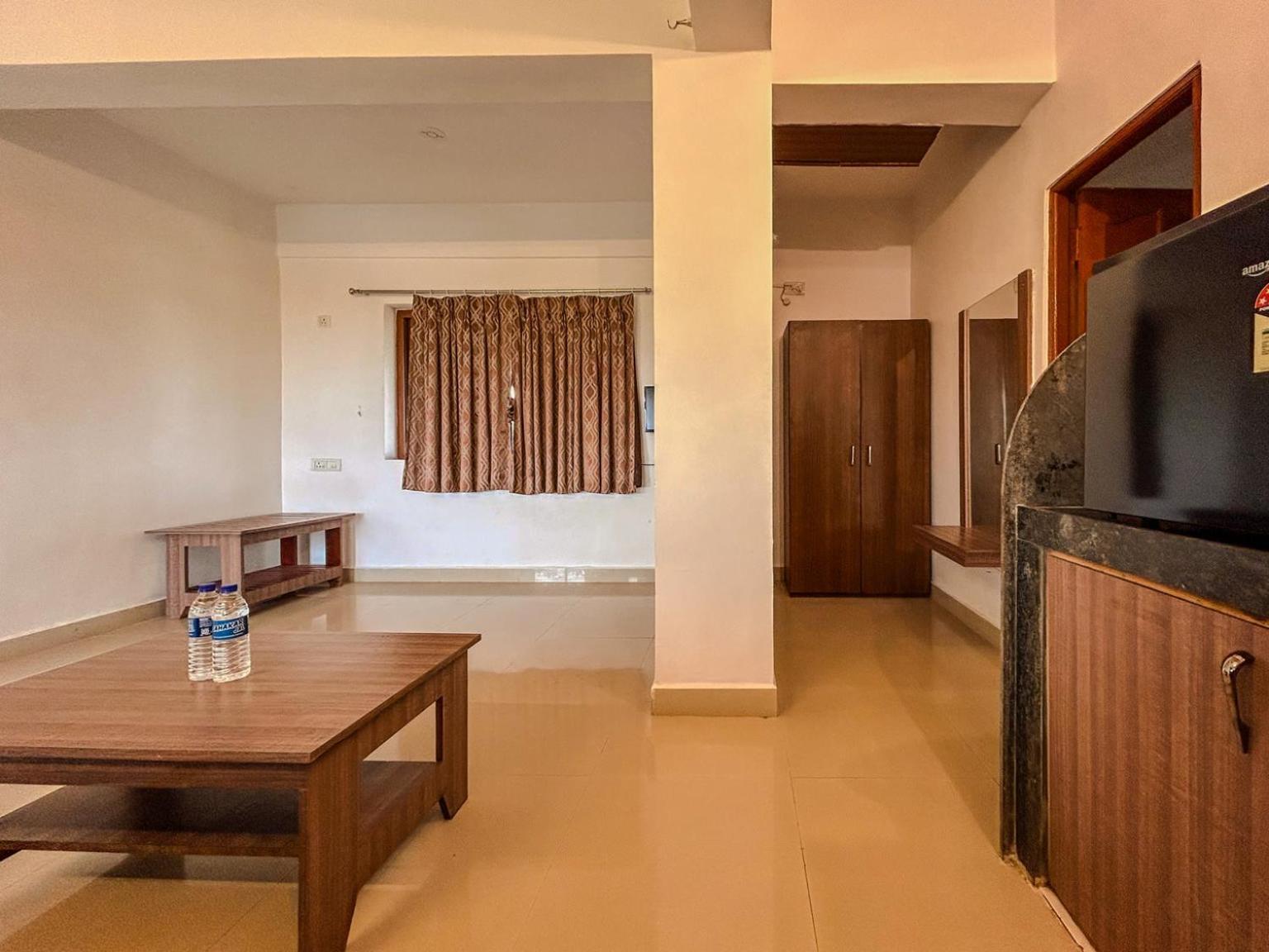 Отель La Costa Residency Анжуна Экстерьер фото