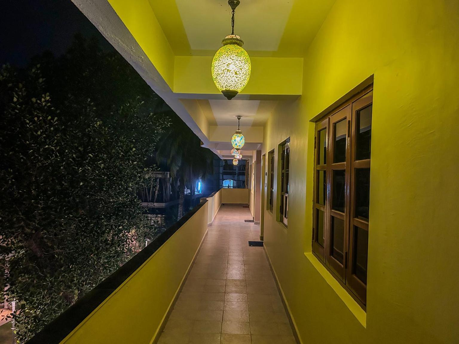 Отель La Costa Residency Анжуна Экстерьер фото