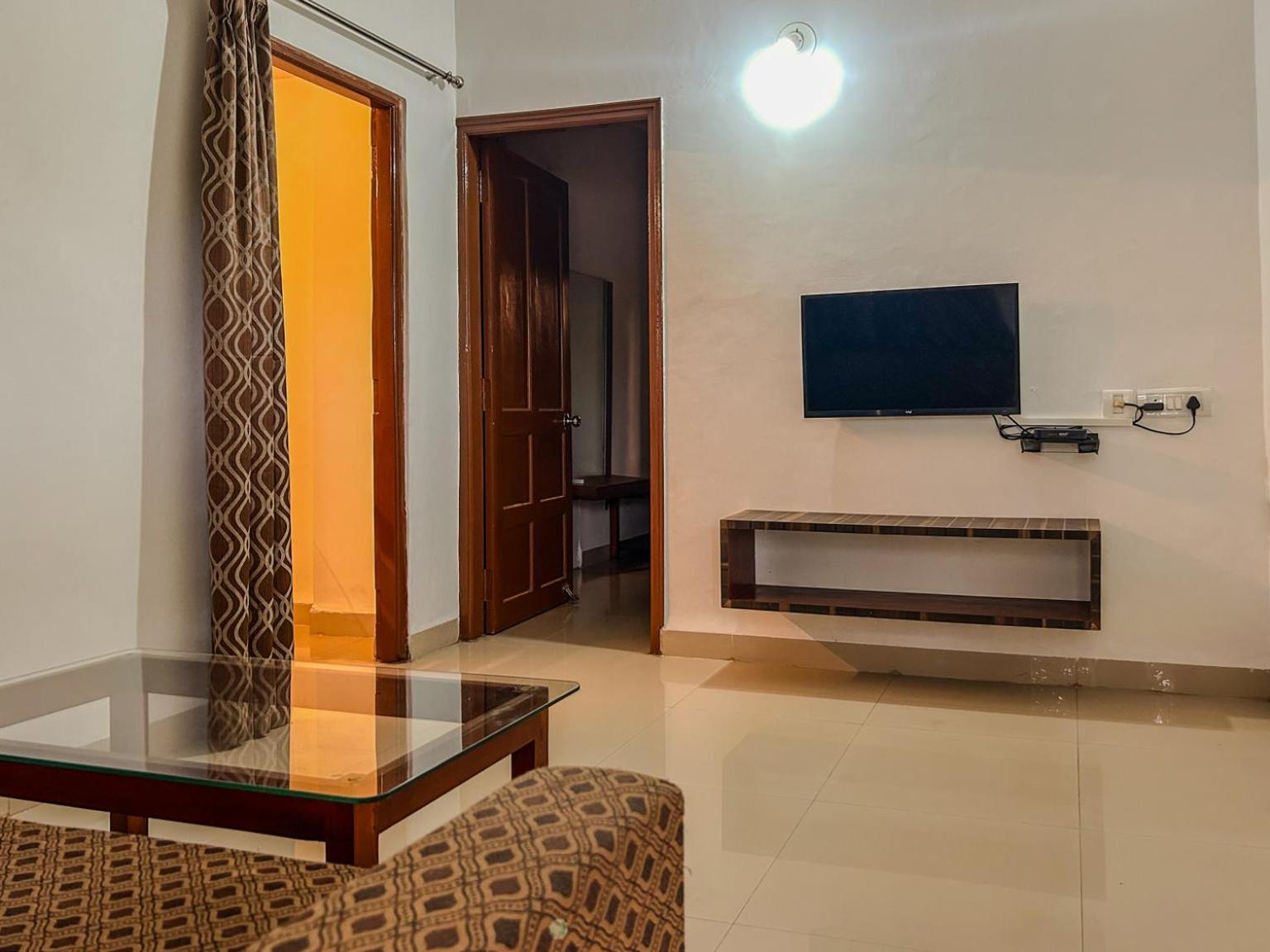 Отель La Costa Residency Анжуна Экстерьер фото