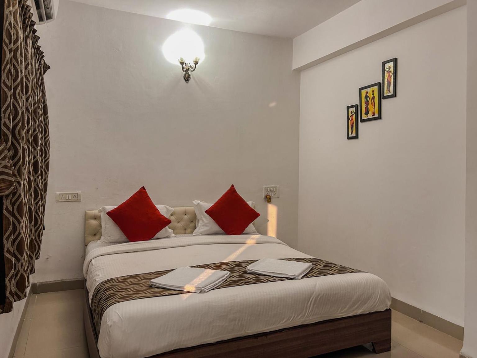 Отель La Costa Residency Анжуна Экстерьер фото