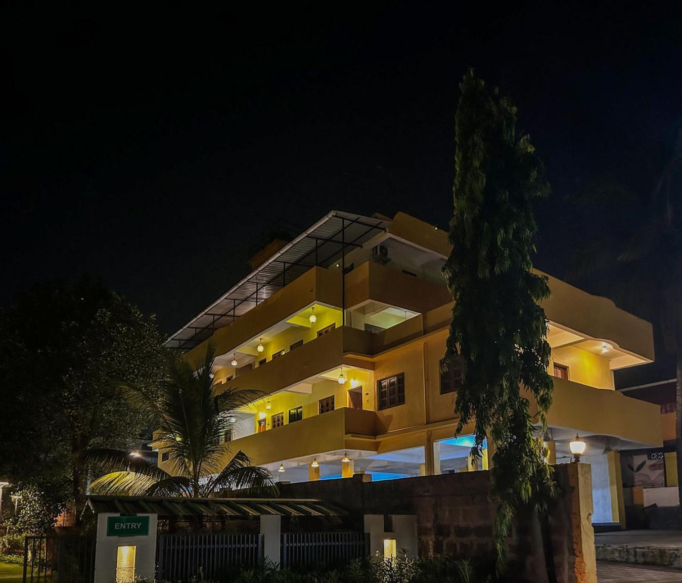 Отель La Costa Residency Анжуна Экстерьер фото